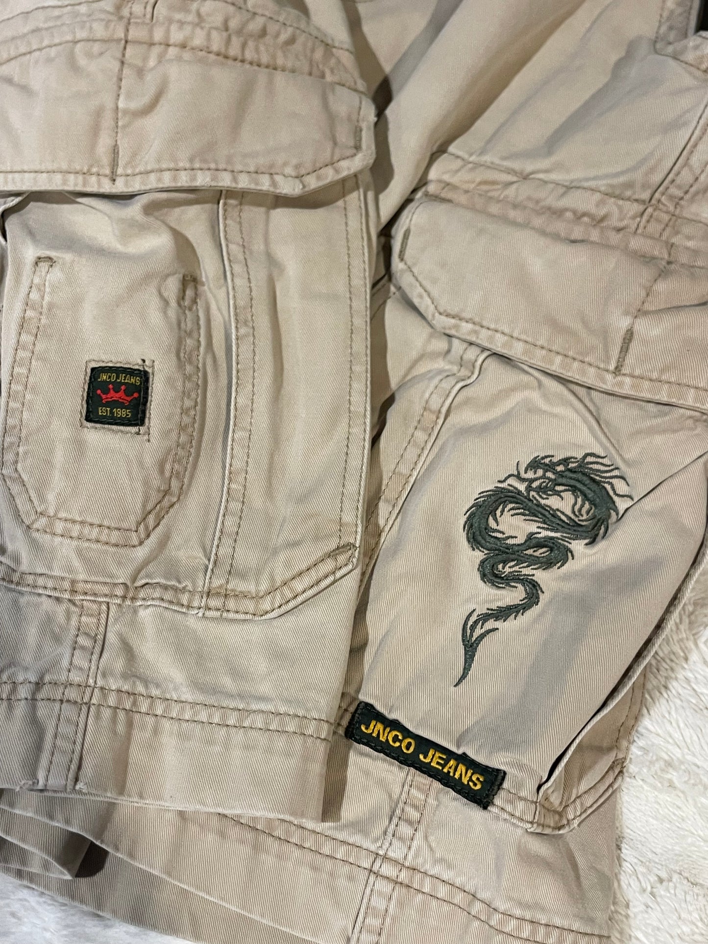 00’s JNCO Dragon Cargo Shorts (34)