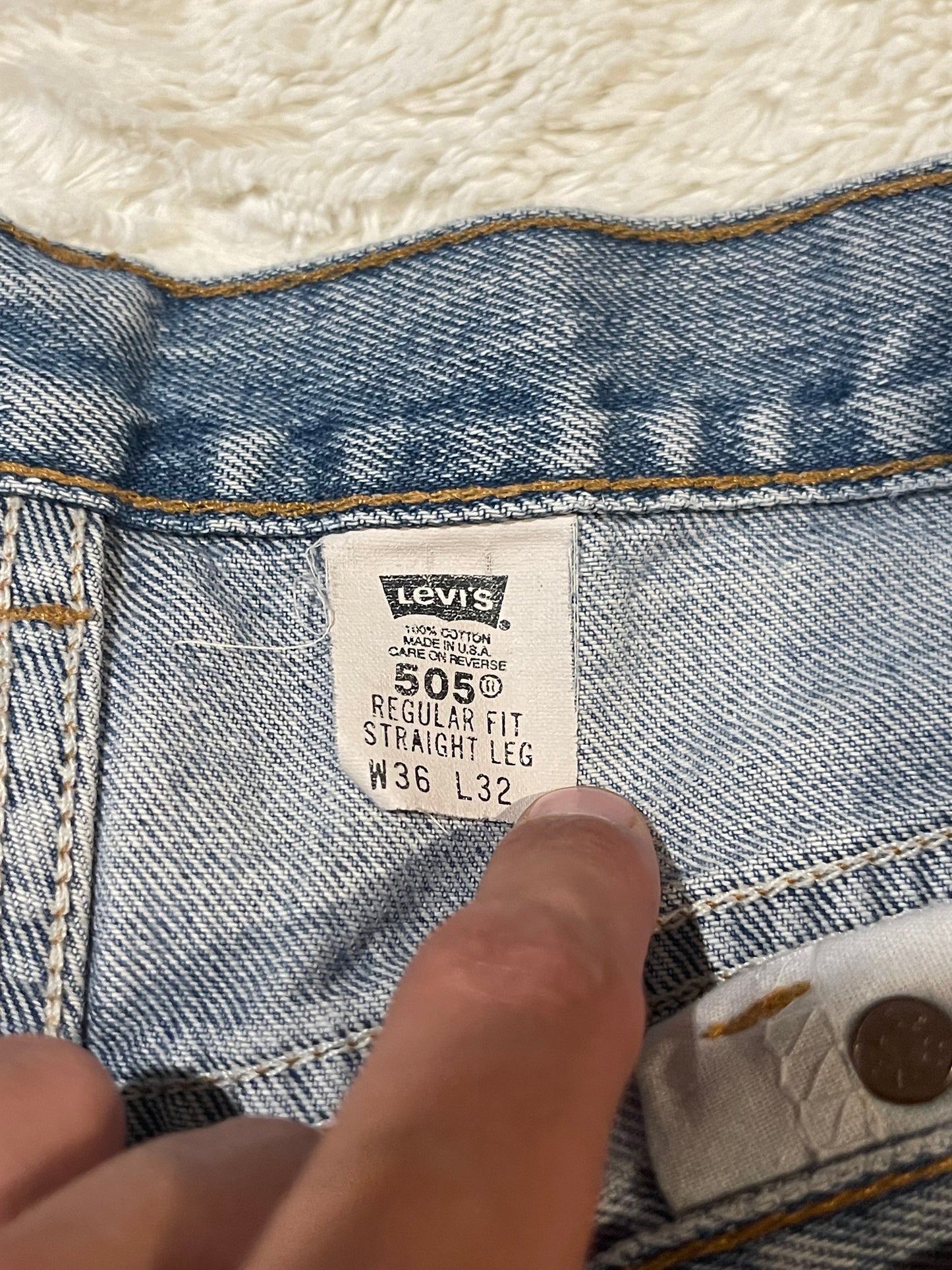 90s Levis 505 Jeans (36x32)